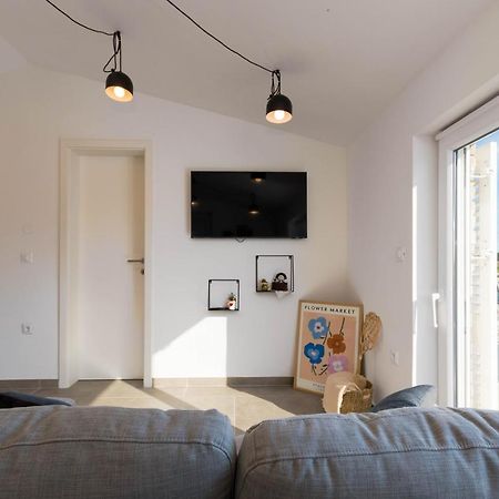 Apartment Eros Sisan Exterior photo
